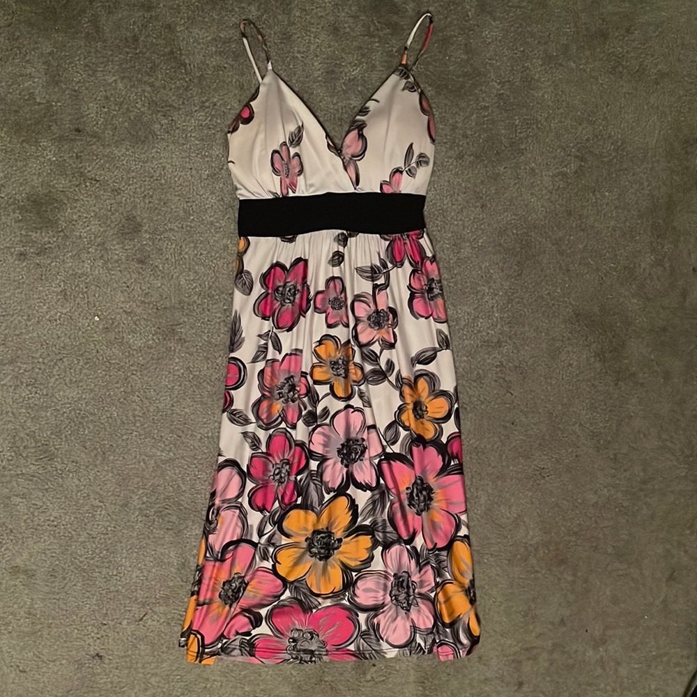 Padded Floral Dress. Tie back.